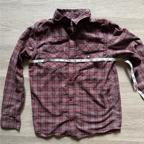 DC Longsleeve Button-Up, Size M NWOT - Picture 4 of 6